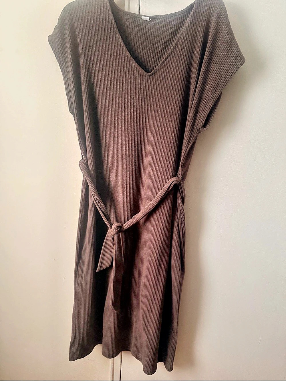 Old Navy Ribbed Tie-Waist Midi Dress in Brown Like New